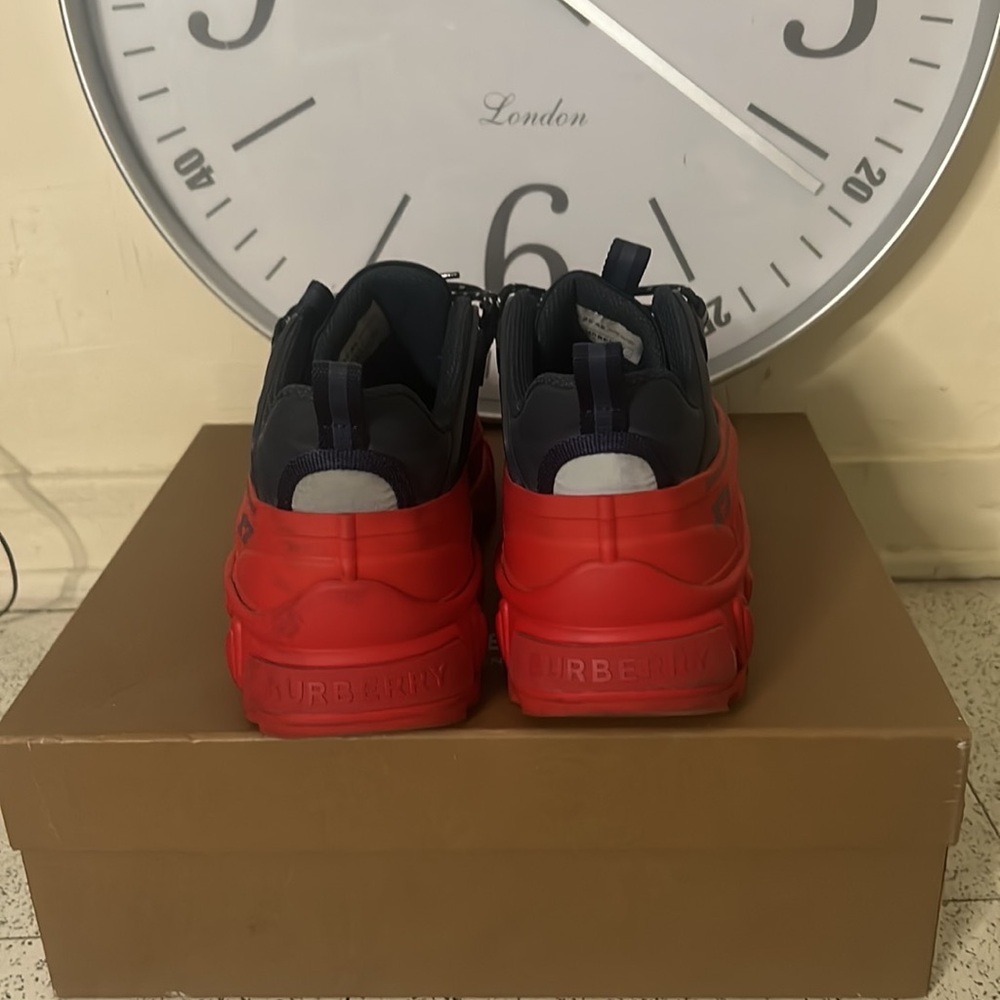Red and navy blue Burberry sneakers - Picture 3 of 4